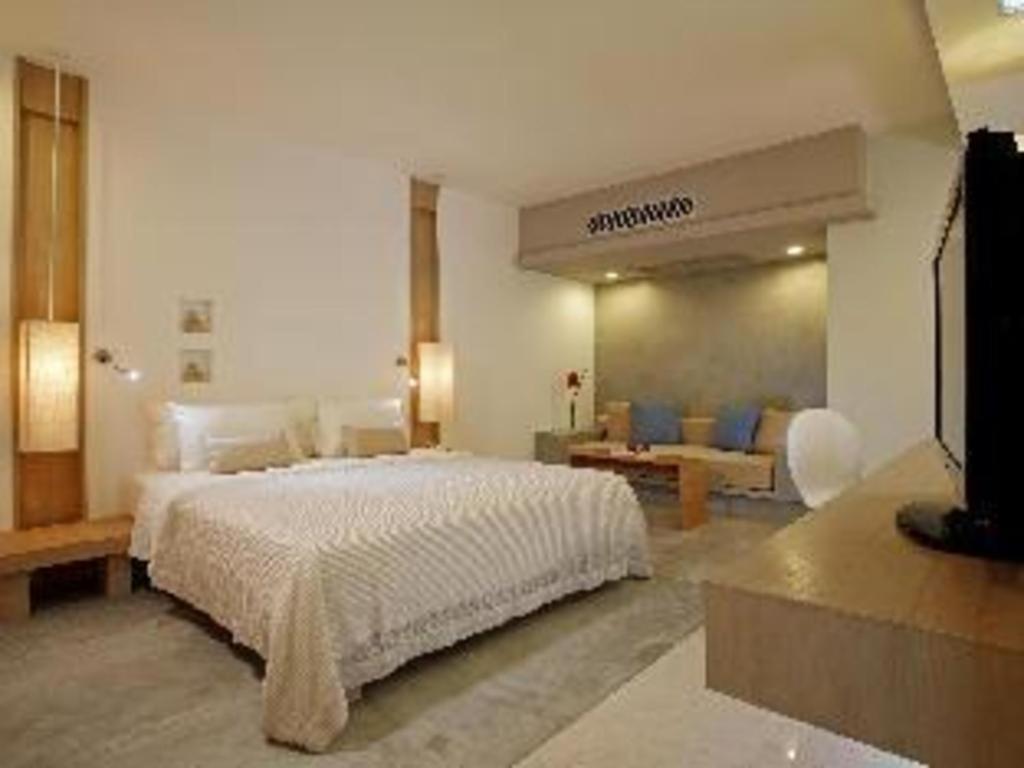 Ramada By Wyndham Phuket Southsea Hotel Karon Екстериор снимка