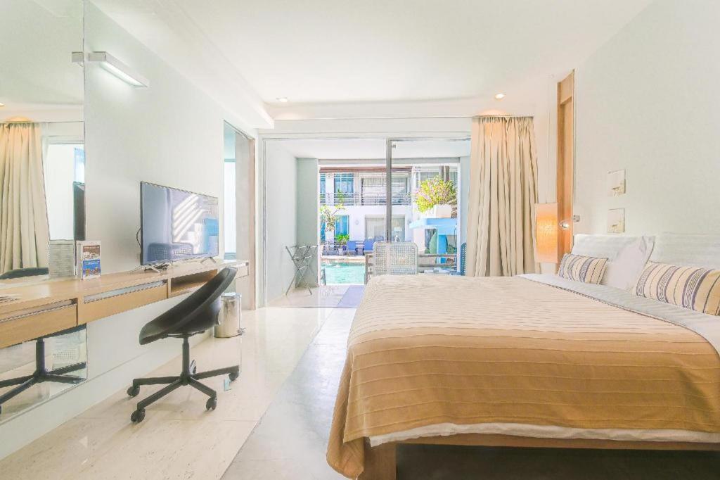 Ramada By Wyndham Phuket Southsea Hotel Karon Екстериор снимка
