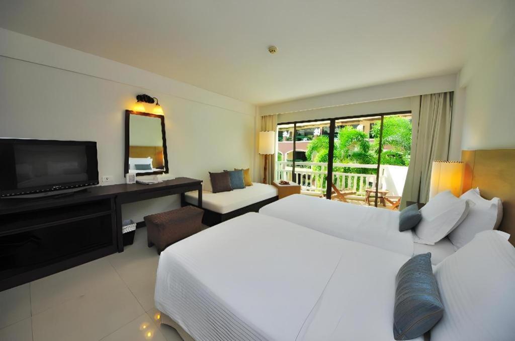 Ramada By Wyndham Phuket Southsea Hotel Karon Екстериор снимка