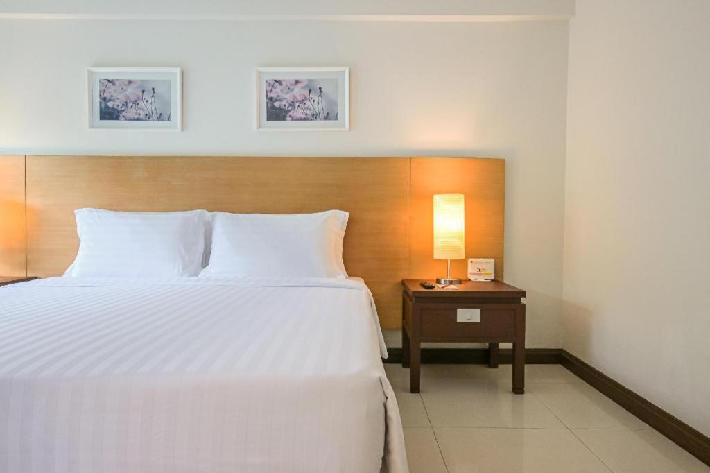 Ramada By Wyndham Phuket Southsea Hotel Karon Екстериор снимка