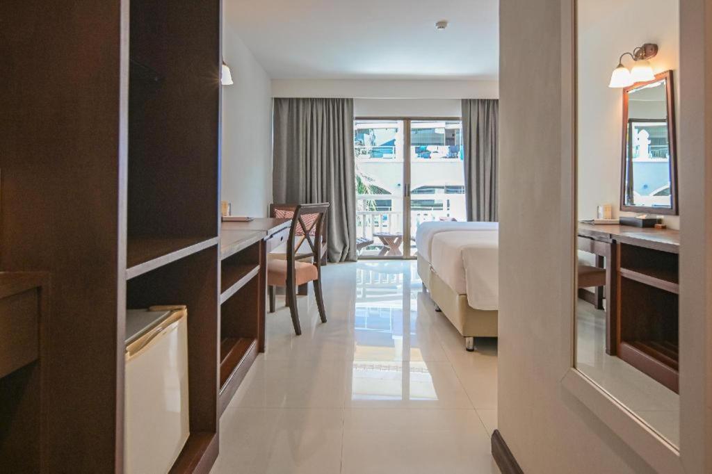 Ramada By Wyndham Phuket Southsea Hotel Karon Екстериор снимка