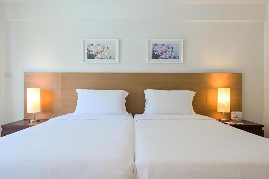 Ramada By Wyndham Phuket Southsea Hotel Karon Екстериор снимка
