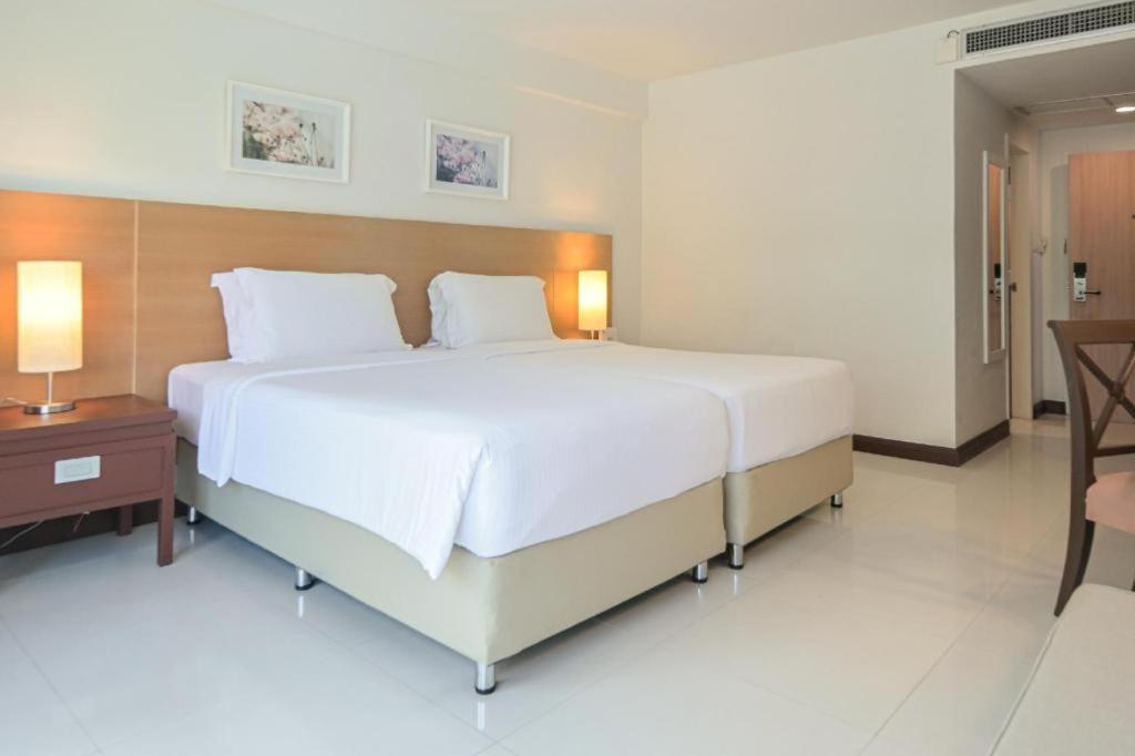 Ramada By Wyndham Phuket Southsea Hotel Karon Екстериор снимка