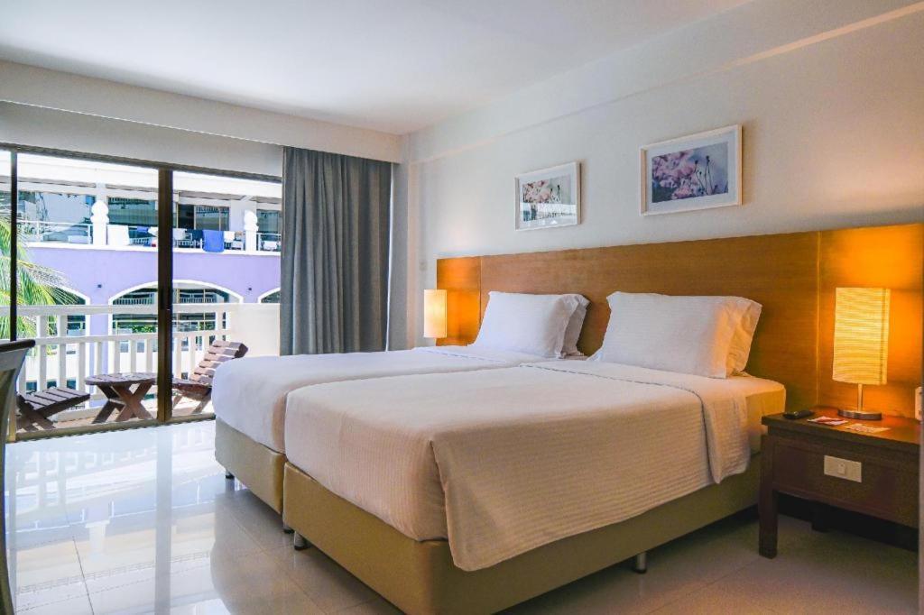 Ramada By Wyndham Phuket Southsea Hotel Karon Екстериор снимка