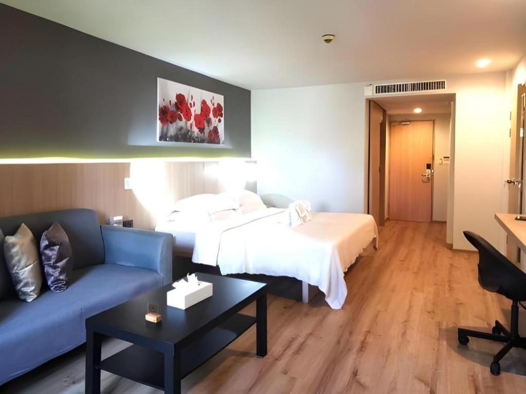Ramada By Wyndham Phuket Southsea Hotel Karon Екстериор снимка