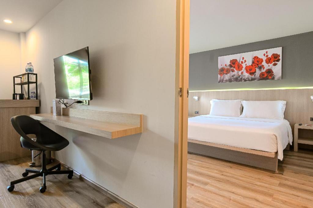 Ramada By Wyndham Phuket Southsea Hotel Karon Екстериор снимка