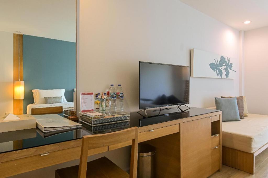 Ramada By Wyndham Phuket Southsea Hotel Karon Екстериор снимка