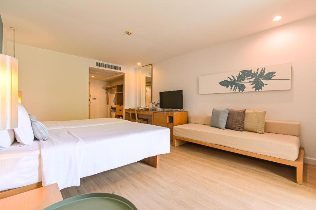 Ramada By Wyndham Phuket Southsea Hotel Karon Екстериор снимка